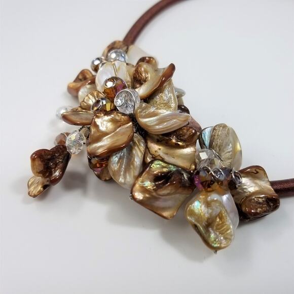 Dyed Mother of Pearl Floral Shell Necklace, 18 Inches - Picture 7 of 9